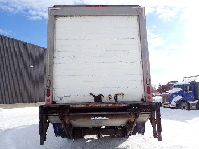 Freightliner M2106 2017