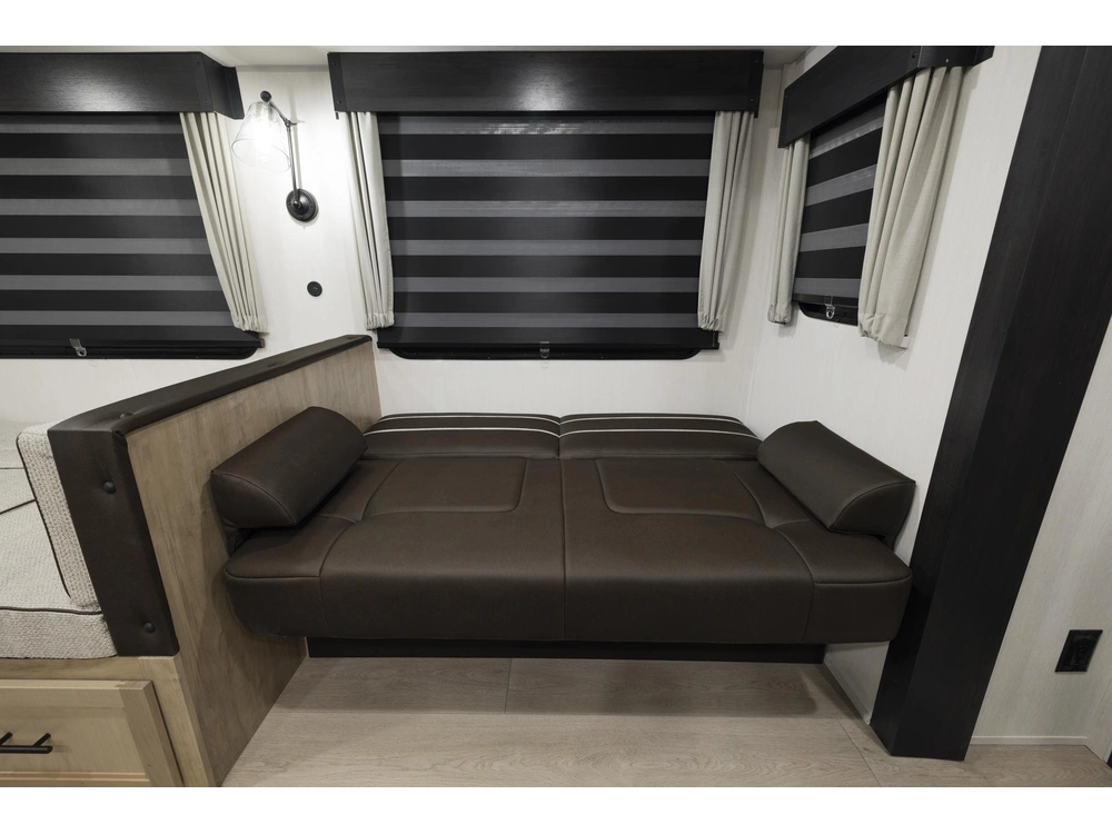 Cherokee 301bh Wolf Den 2026 alt