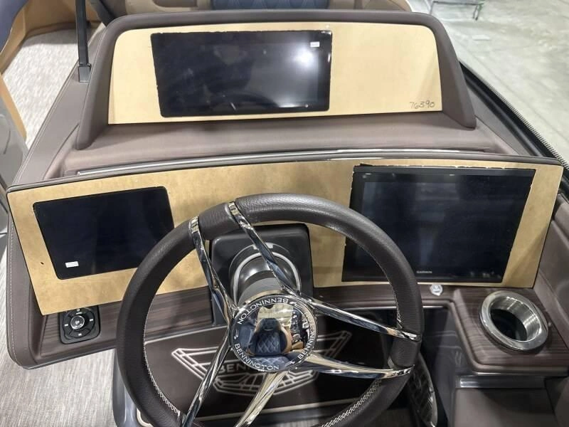 2026 Bennington Marine Qx 25 Swingback Arch 3t alt