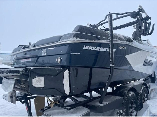 2025 Malibu 23 Lsv alt