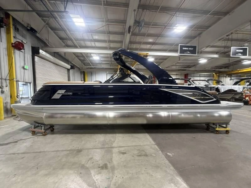 2026 Bennington Marine Qx 25 Swingback Arch 3t alt