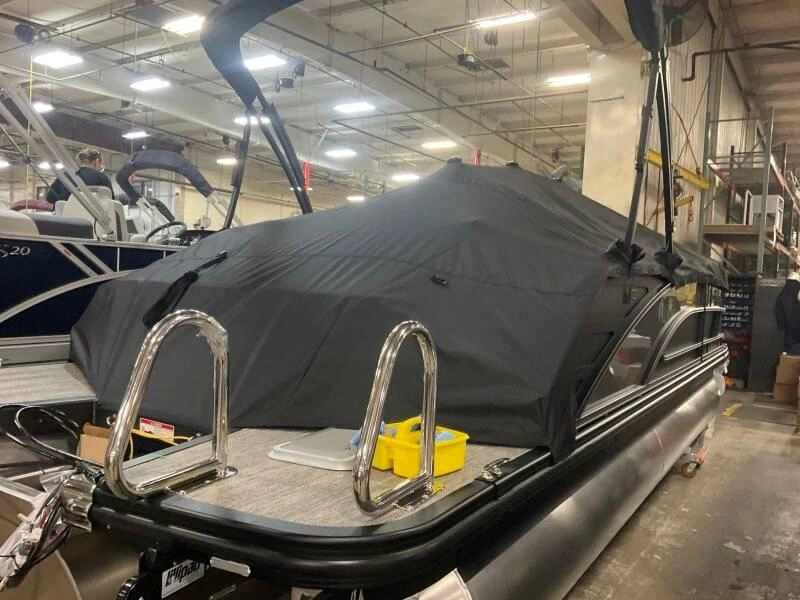 Bennington Marine 22 M Swingback 3t Noir 2026 alt