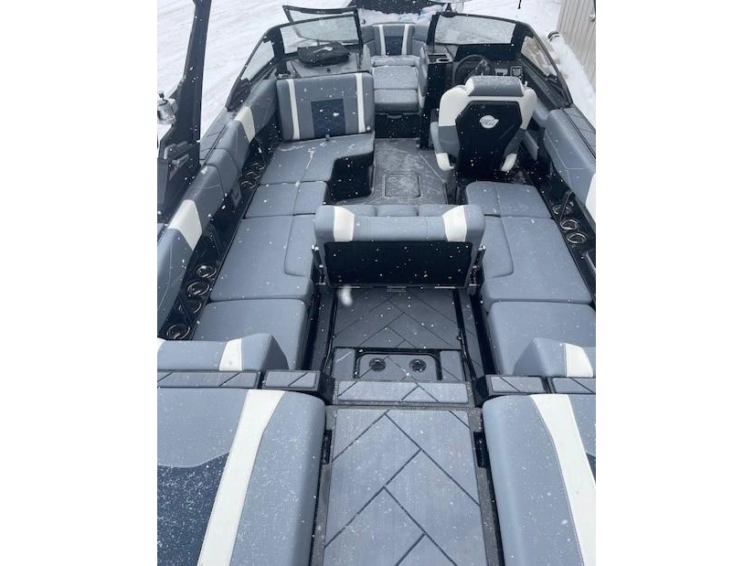 2025 Malibu 23 Lsv alt