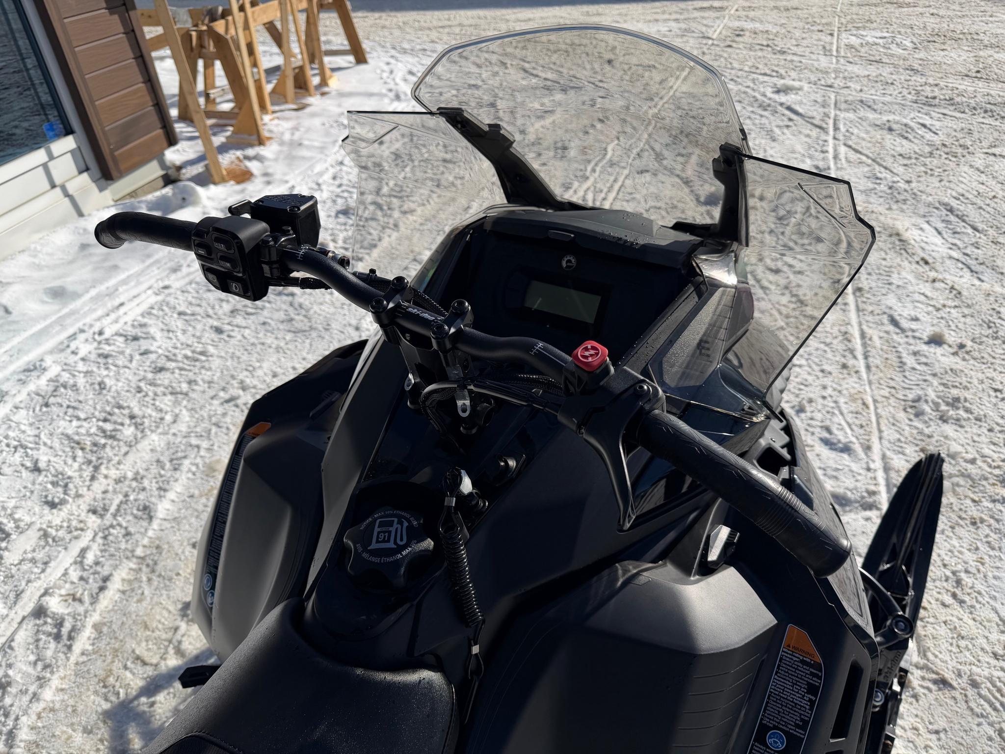 2026 Ski-Doo RENEGADE ADRENALINE 900 ACE Turbo R RipSaw 1.25" E.S.