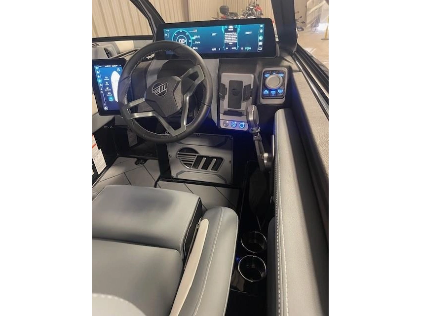 2025 Malibu 23 Lsv alt