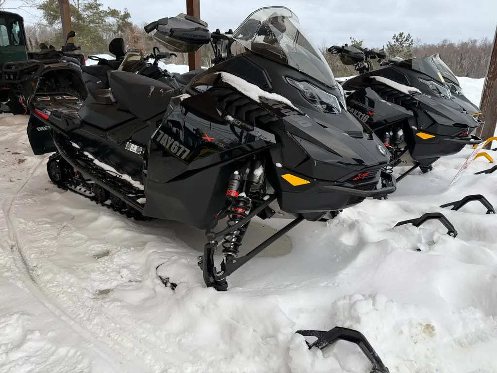2023 Ski-Doo RENEGADE XRS 850 E-TEC W/ SMART-SHOX, 10.25" TOUCHSCREEN, 1.5" ICE RIPPER XT TRACK (ULPV)