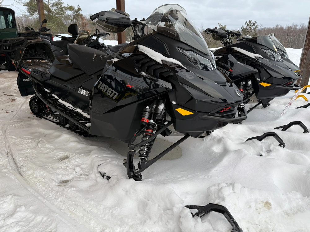 2023 Ski-doo Renegade Xrs 850 E-tec W/ Smart-shox, 10.25" Touchscreen, 1.5" Ice Ripper Xt Track (ulpv) alt