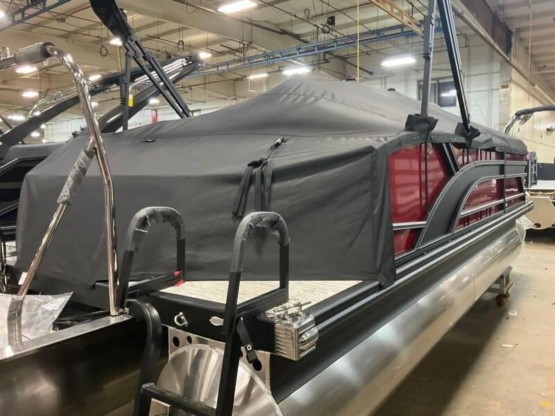 Bennington Marine 21 S Swingback 3t Rouge 2026 alt