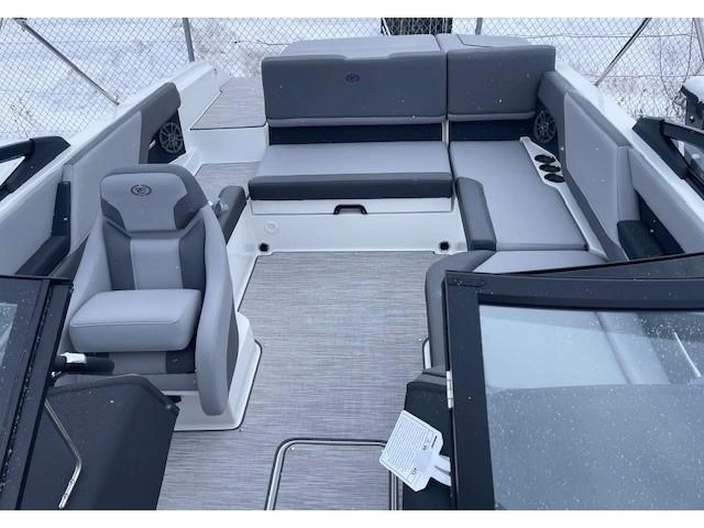 2025 Cobalt Boats Cs22 alt