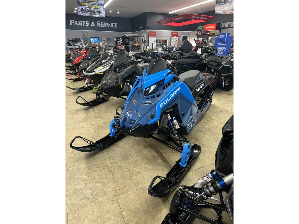 Polaris Indy® Vr1 Patriot Boost 137 2024 alt