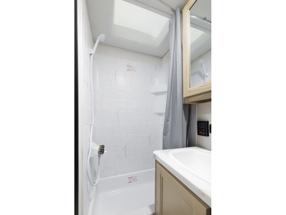 Cherokee 301bh Wolf Den 2026 alt