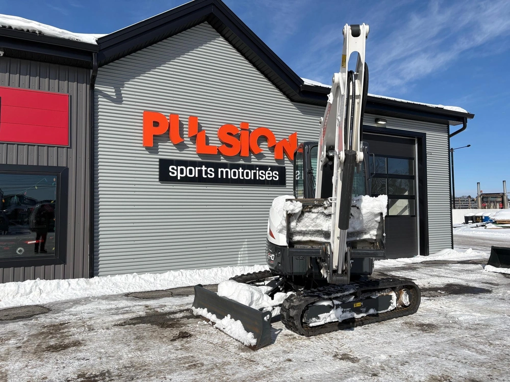 Bobcat E40 R2 2024 alt