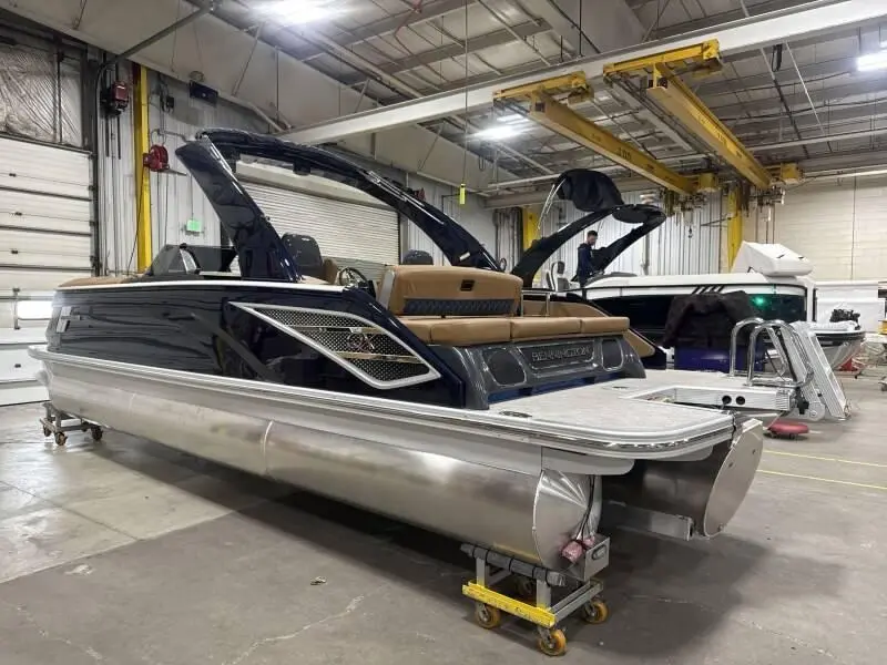 2026 Bennington Marine QX 25 SWINGBACK ARCH 3T thumbnail 7