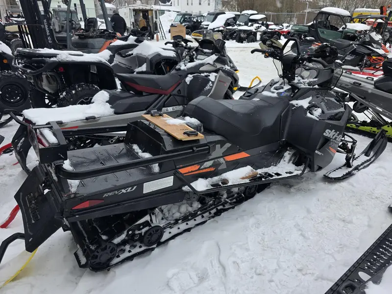 2016 Ski-Doo Expedition Xtreme 800R