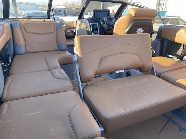 2021 Malibu M220 alt