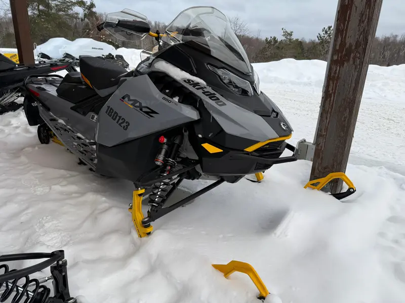 2025 Ski-Doo MXZ ADRENALINE 129" 850 E-TEC W/ BLIZZARD PKG. (UDSB)