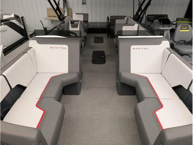 Manitou 22 Cruise Switchback Max Deck Signature 150HP w/Trailer 2024