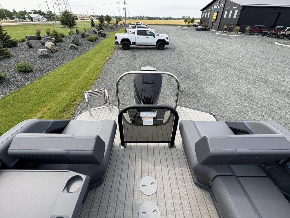 2025 Manitou Explore 22 Navigator Trifold 250 Mercury & Trailer alt