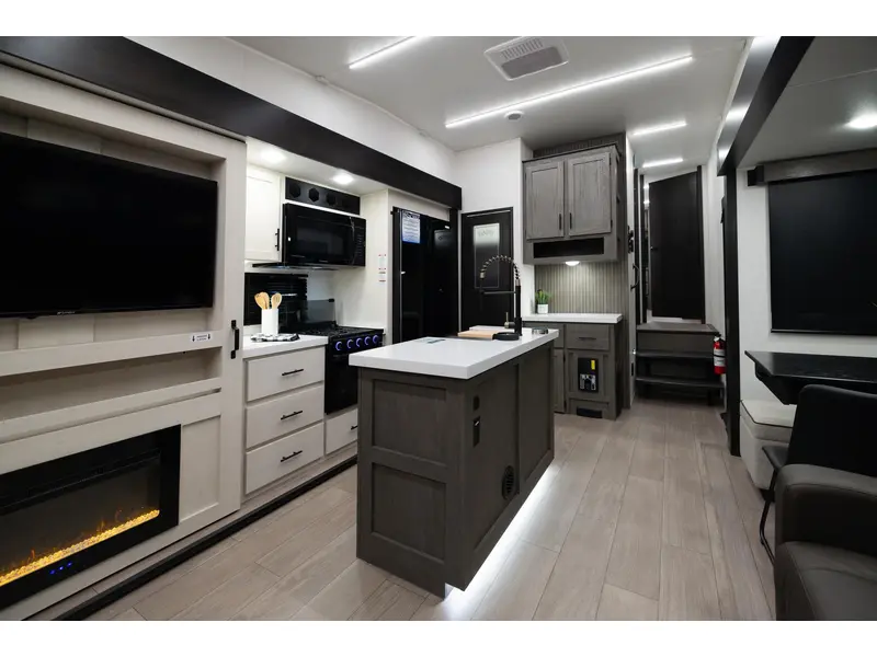 2026 Arctic Wolf 3250 SUITE