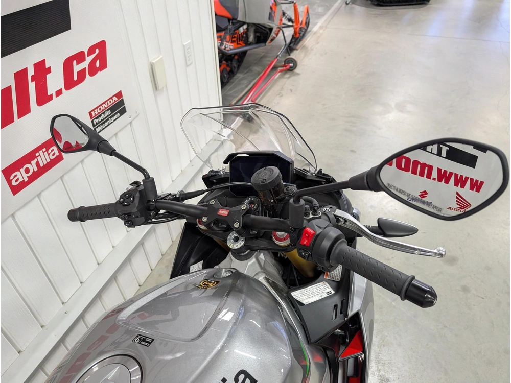 2022 Aprilia Tuono V4 1100 alt