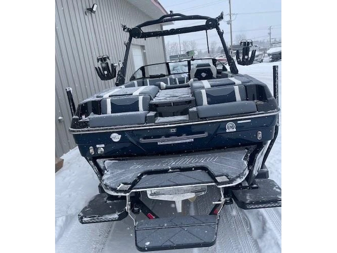 2025 Malibu 23 Lsv alt