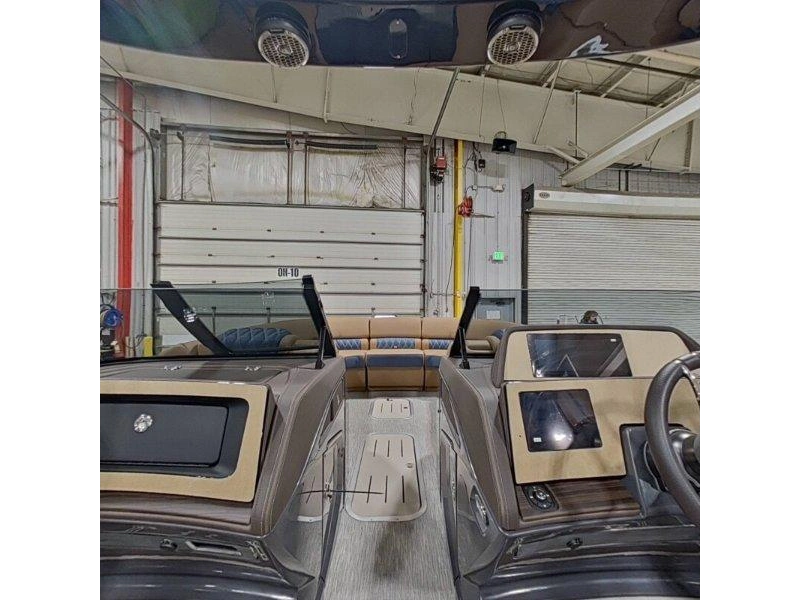 2026 Bennington Marine Qx 25 Swingback Arch 3t alt