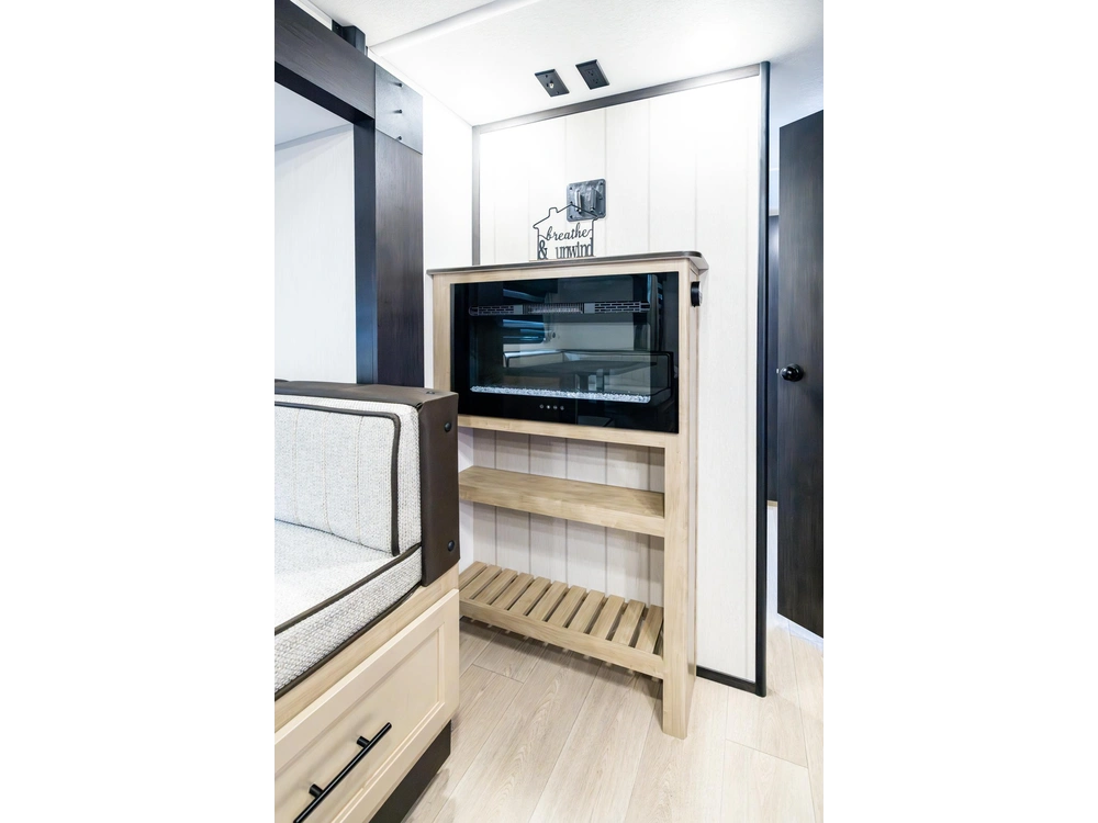 2026 Cherokee 23mk Grey Wolf alt