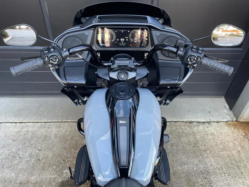 2026 Harley-Davidson FLTRX - Road Glide® thumbnail 12
