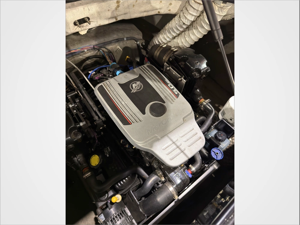 2013 Larson Lsr 2100 alt