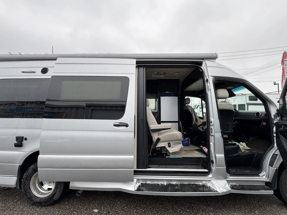 2022 Winnebago Era 70b alt