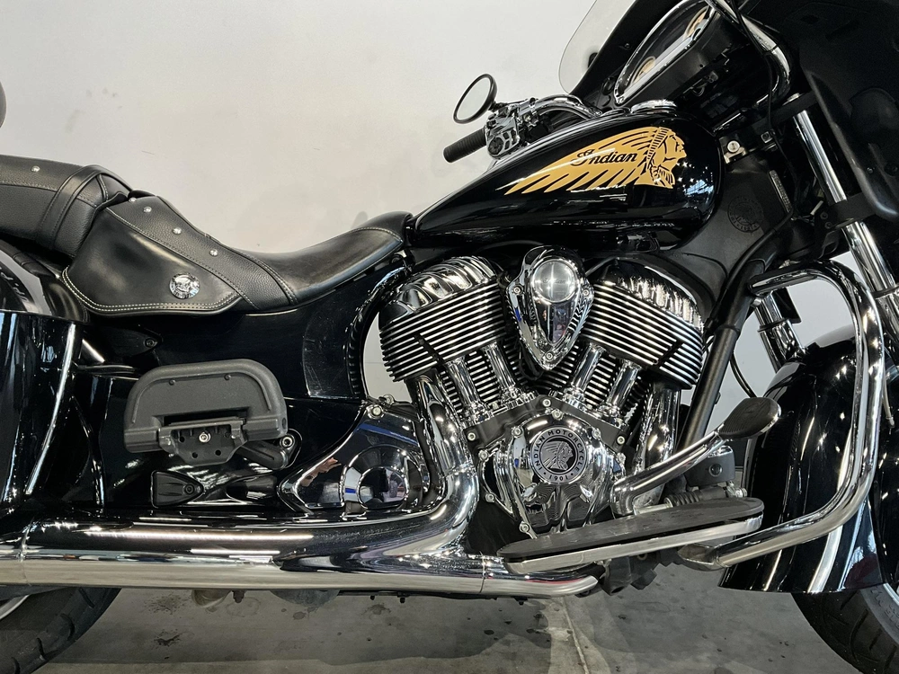 Indian Motorcycle Chieftain 2014 alt