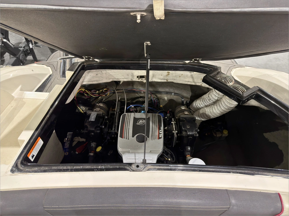 2013 Larson Lsr 2100 alt