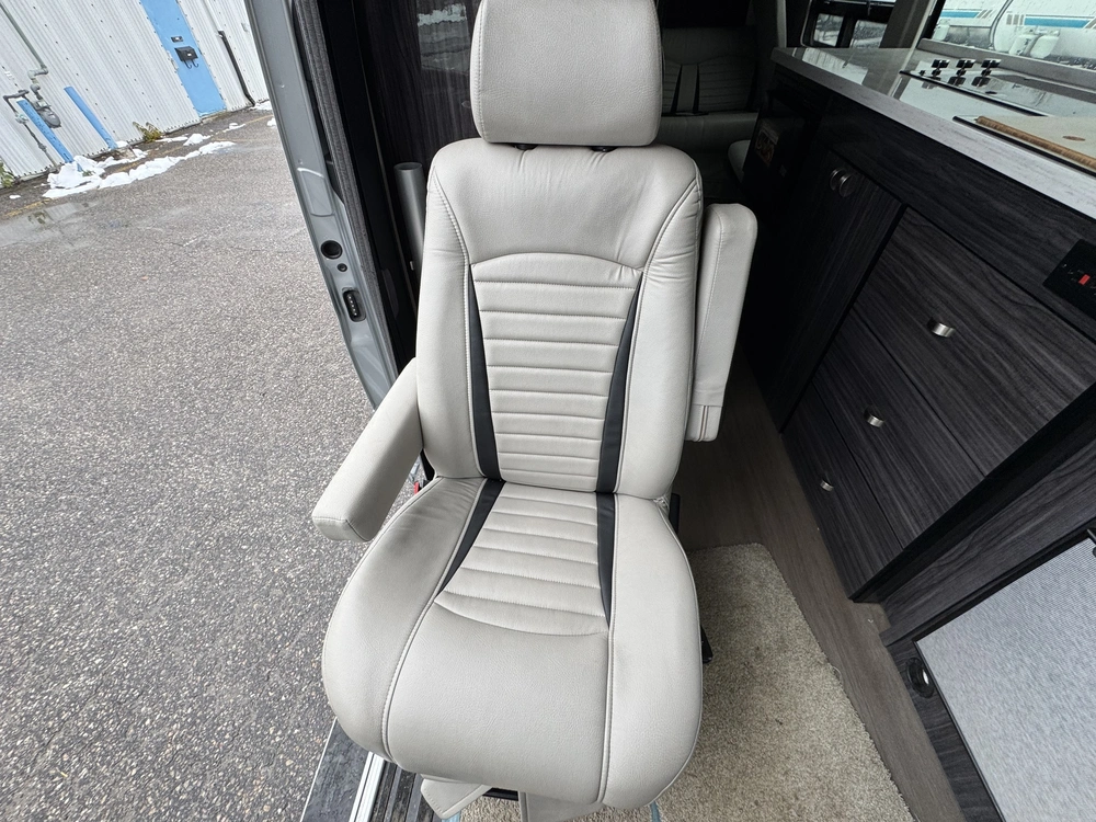 2022 Winnebago Era 70b alt