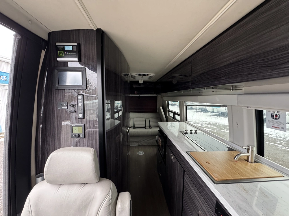 2022 Winnebago Era 70b alt