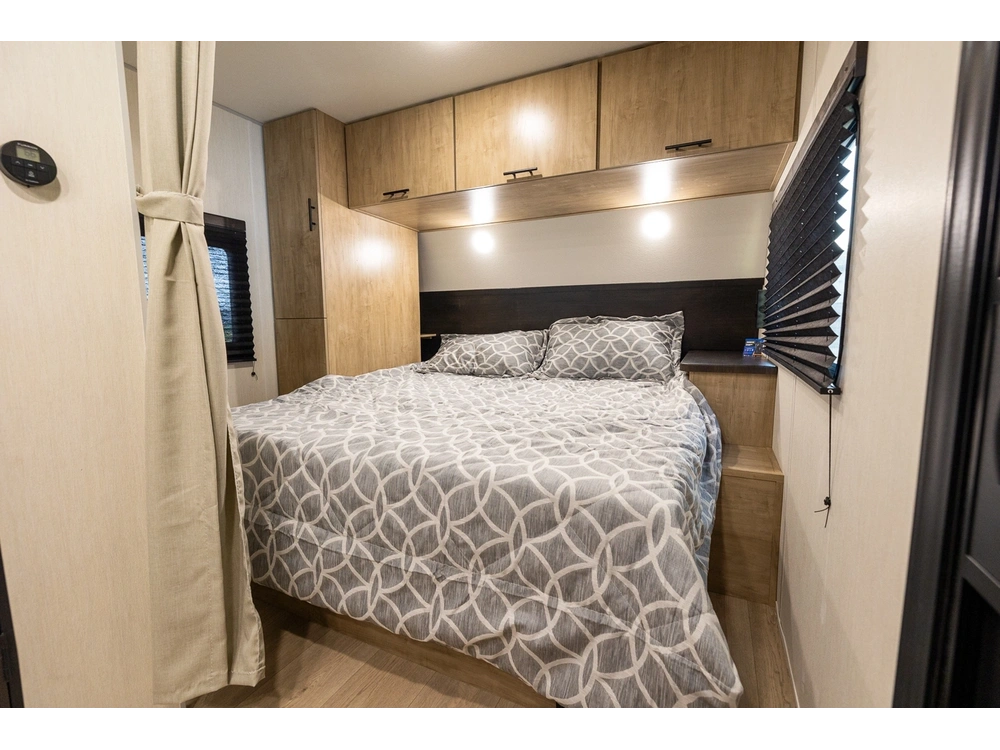 2026 Cherokee 20rdse Grey Wolf alt