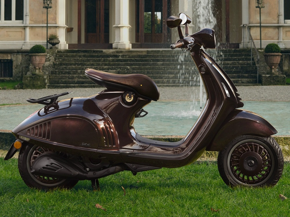 Vespa 946 Horse 2026 alt