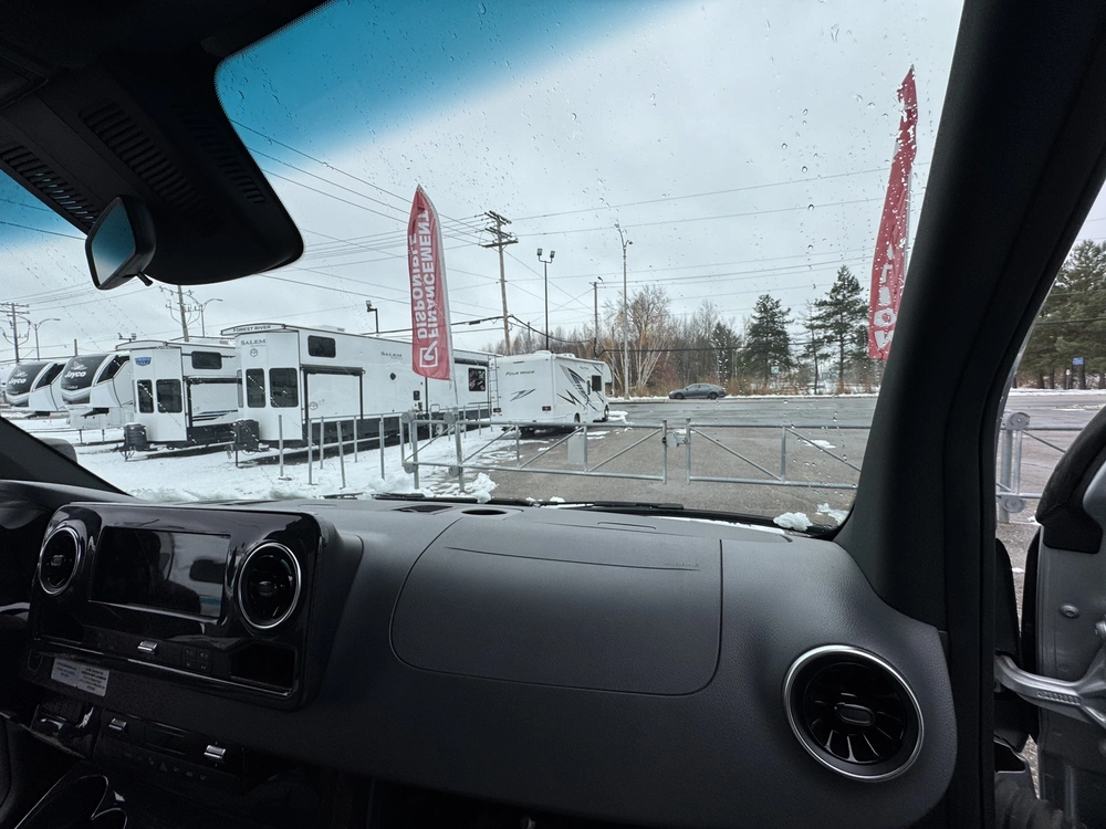 2022 Winnebago Era 70b alt