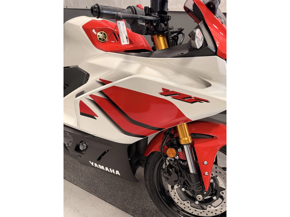 Yamaha Yzf-r3 Yzf-r3 70e Anniversaire 2026 alt
