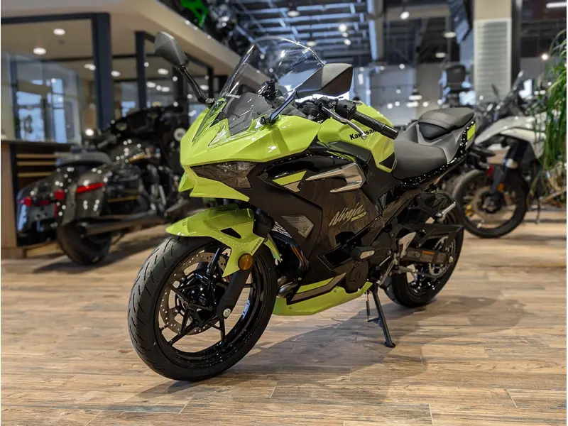 2026 Kawasaki Ninja 500 SE // Metallic Yellowish Green/Ebony thumbnail 13