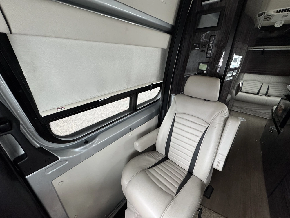 2022 Winnebago Era 70b alt