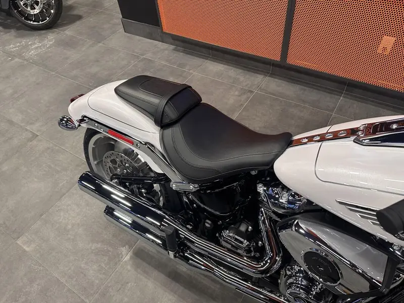 Harley-Davidson Fat Boy® White Onyx Pearl - Chrome 2026