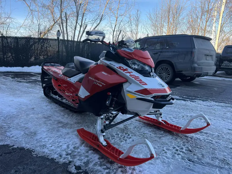 2020 Can-Am BACKCOUNTRY 850 XRS 154 **MOTONEIGE MULTI-SEGMENT PAR EXCELLENCE!!**