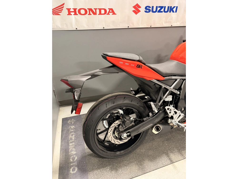 Suzuki Gsx-8r Gsx8-r 2026 alt