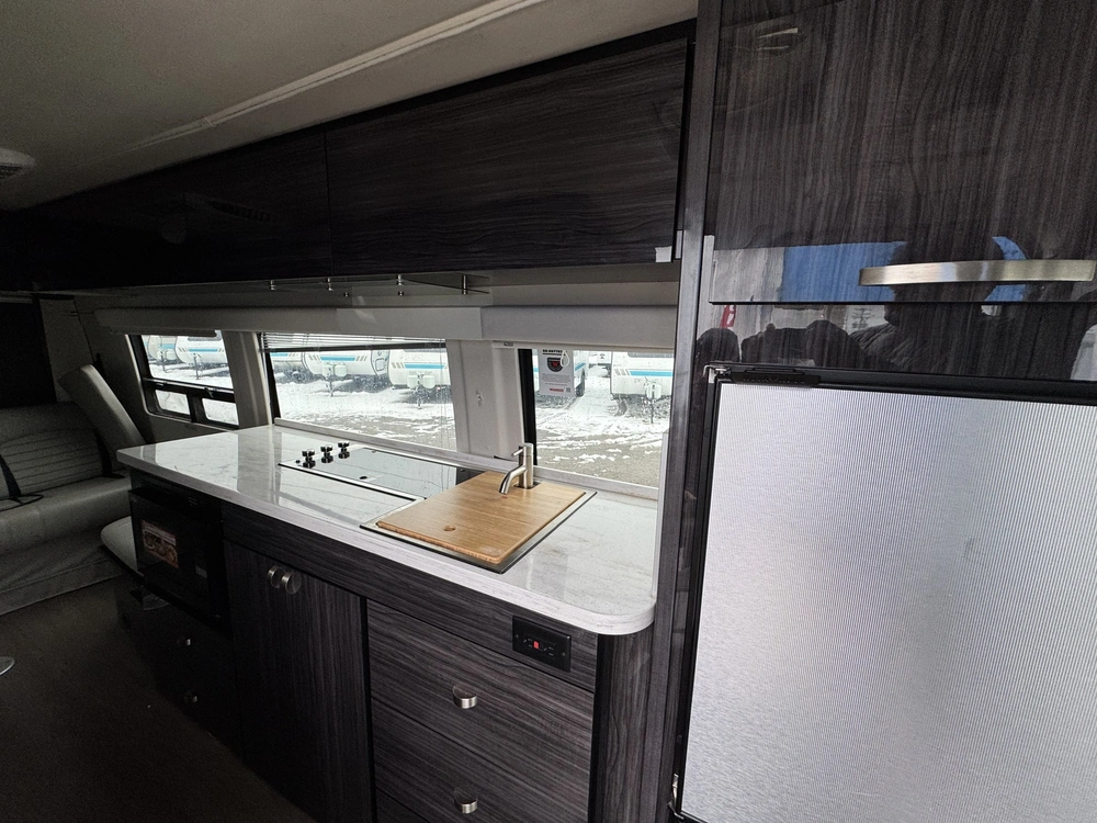 Winnebago Era 70b 2022 alt