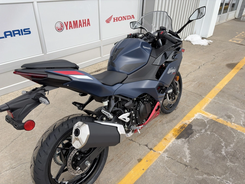 2026 Kawasaki Ninja 500 Se alt