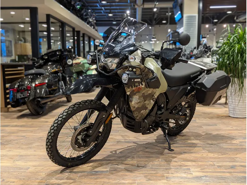 2026 Kawasaki KLR650 Adventure // Cypher Camo Beige (Matte)/Metallic Matte Carbon Gray thumbnail 13