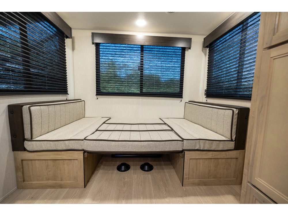 2026 Cherokee 20rdse Grey Wolf alt