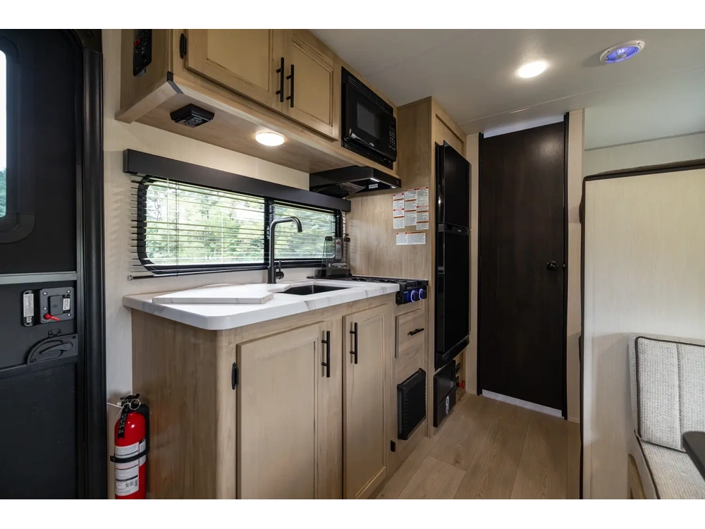 2026 Cherokee 16bhsw Wolf Pup alt