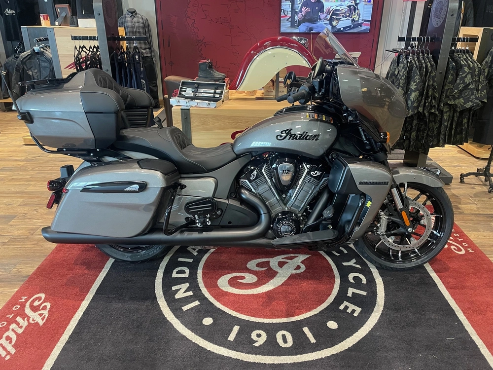 2026 Indian Motorcycle Roadmaster Pp Dh 112 W/pb Audio Package - Heavy Metal alt