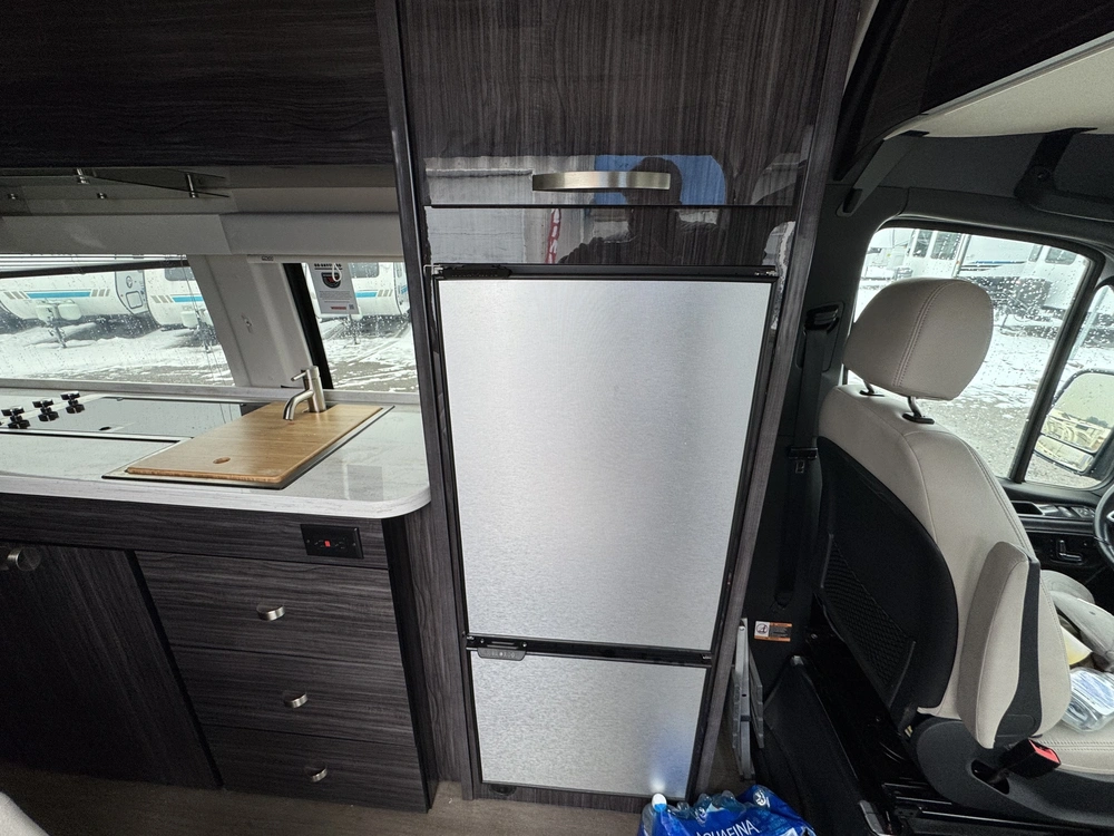 2022 Winnebago Era 70b alt